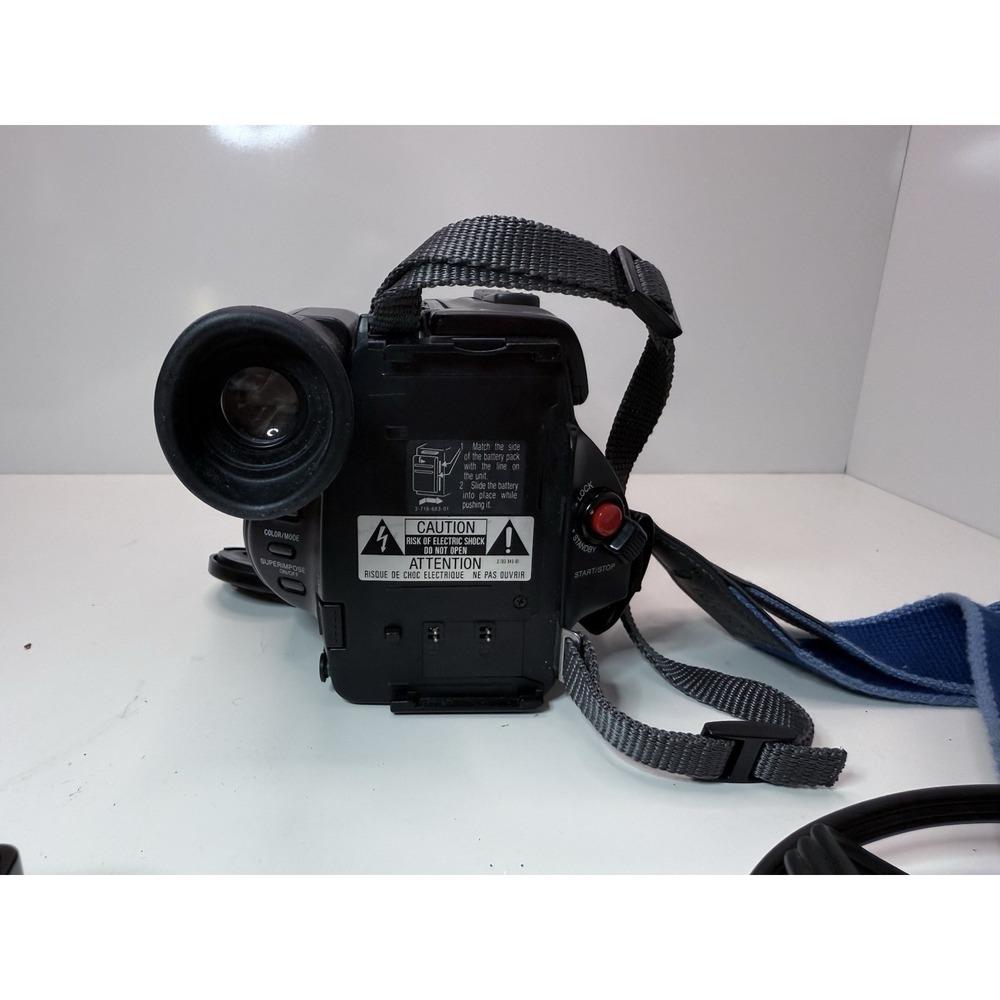 Sony CCD-TR7 Video8 Handycam Camcorder w/ Charger & Cables – As Is - Picture 4 of 8